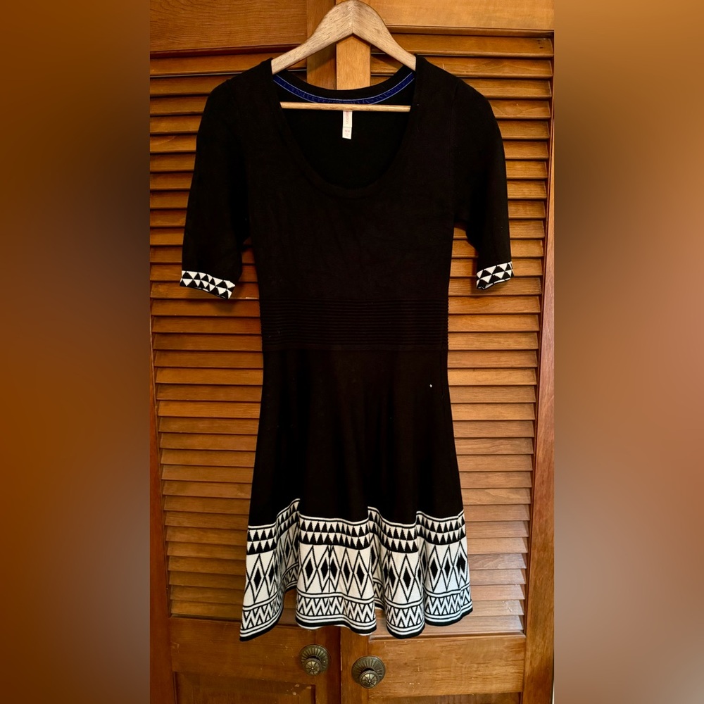 Black 3/4 sleeve black dress